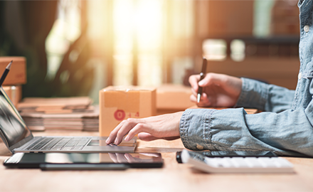 査定部スタッフ